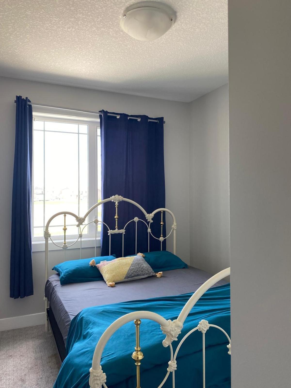 Flowealth Property Luxury Villa Near Lake Netflix Tv Wifi YYC Exterior photo