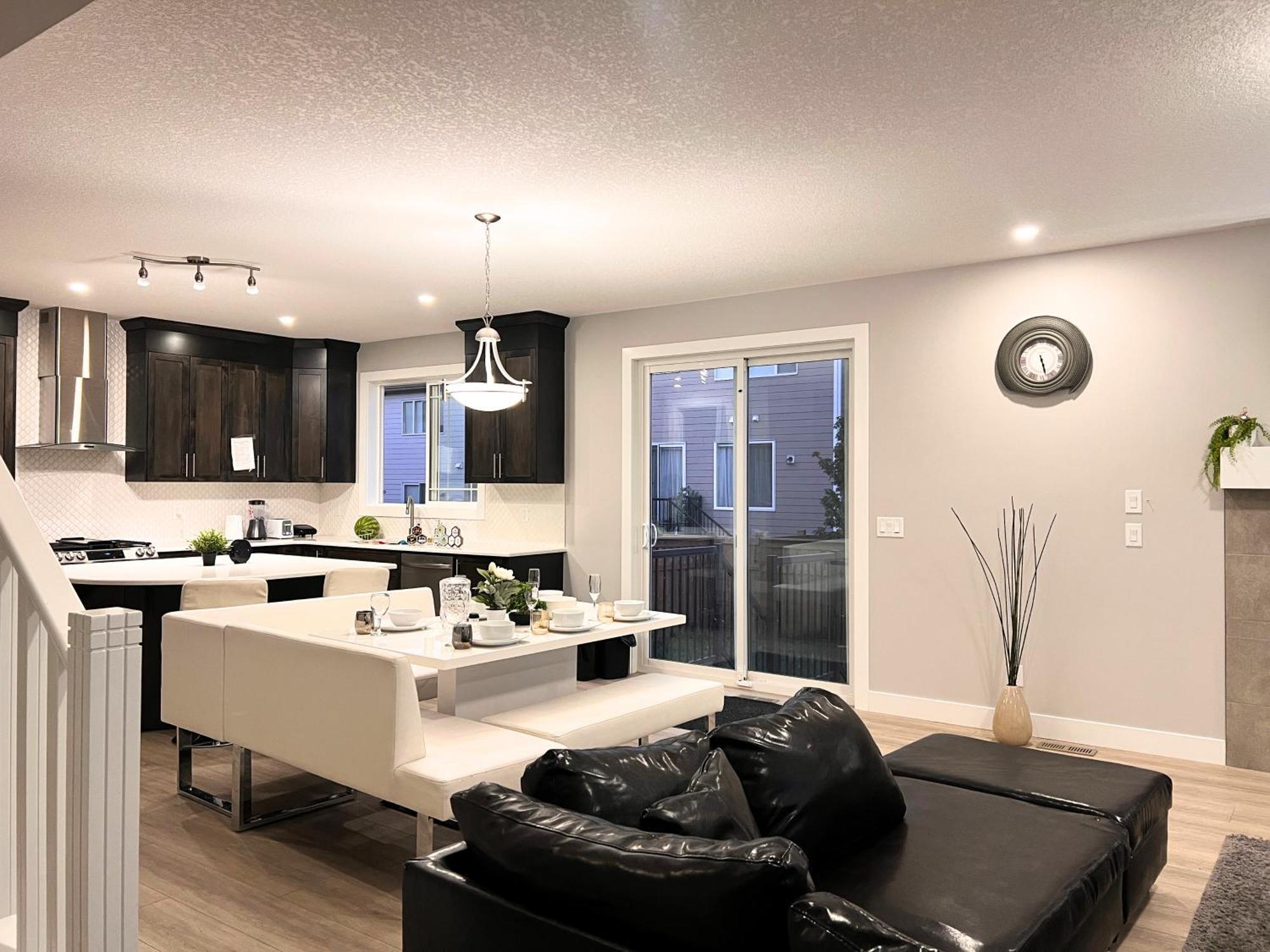 Flowealth Property Luxury Villa Near Lake Netflix Tv Wifi YYC Exterior photo