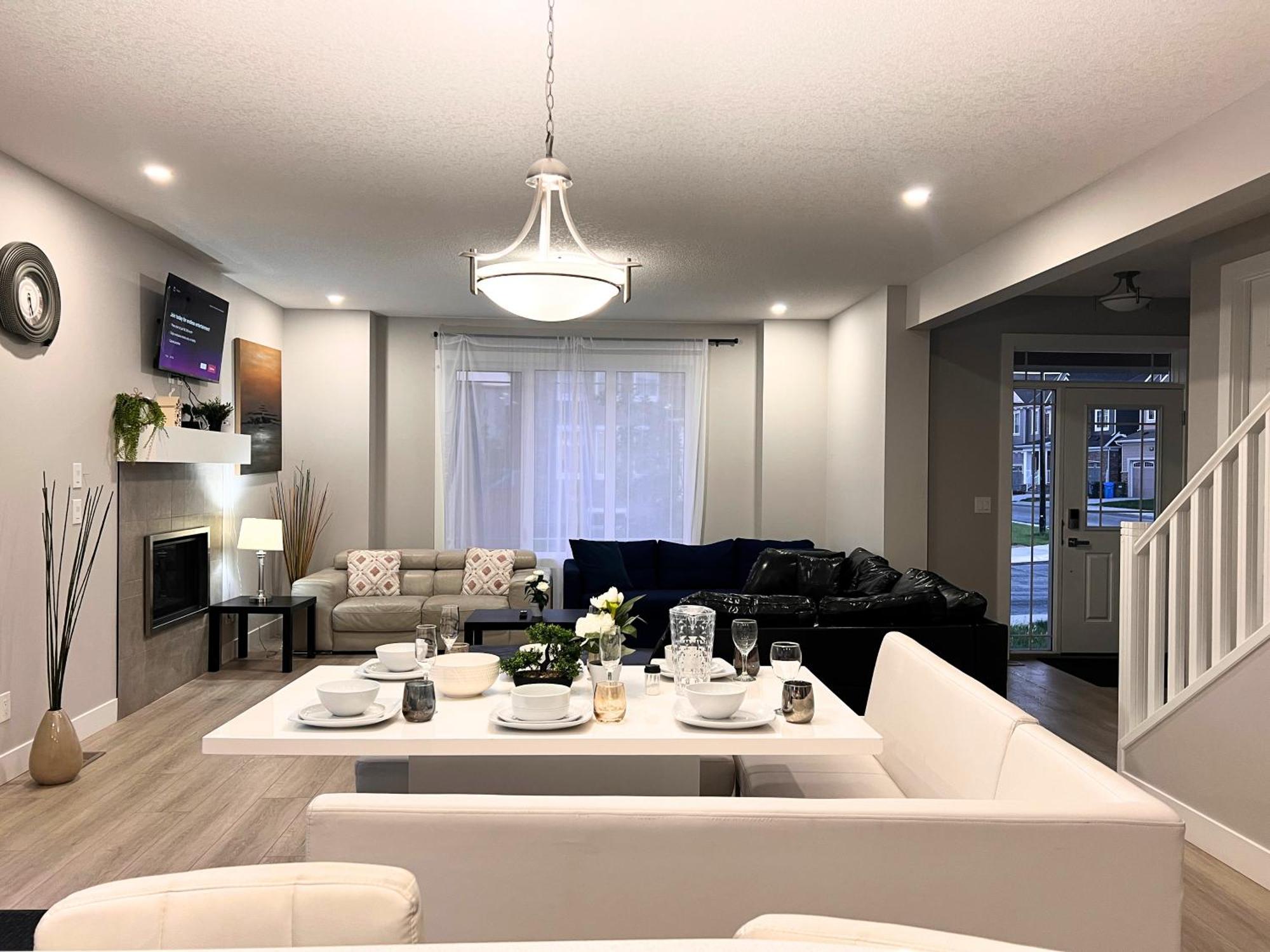 Flowealth Property Luxury Villa Near Lake Netflix Tv Wifi YYC Exterior photo