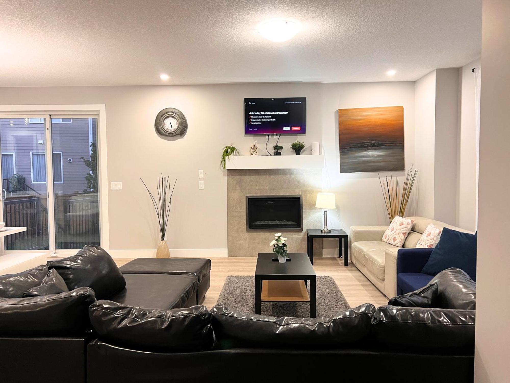 Flowealth Property Luxury Villa Near Lake Netflix Tv Wifi YYC Exterior photo
