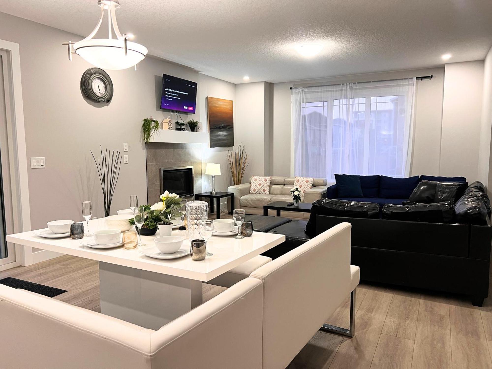Flowealth Property Luxury Villa Near Lake Netflix Tv Wifi YYC Exterior photo